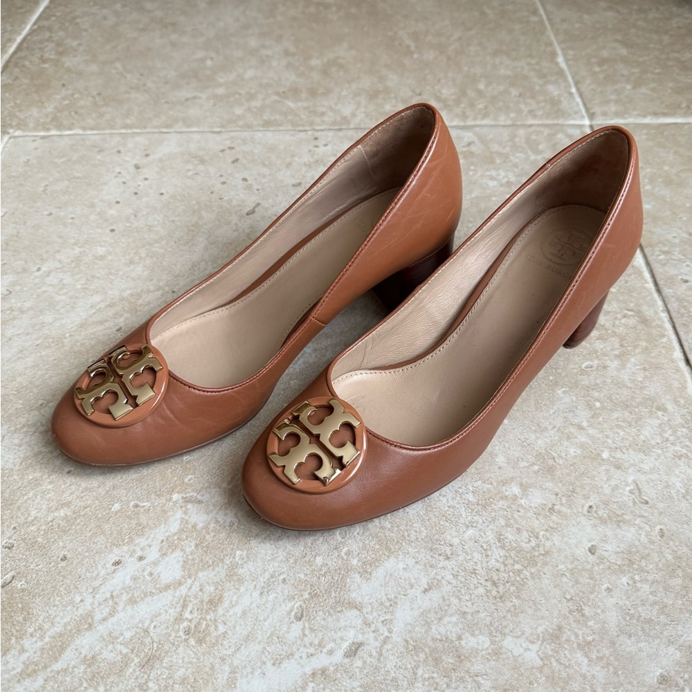 Tory Burch Tan Block Heels with Gold Logo Size 6.5 - Picture 3 of 8